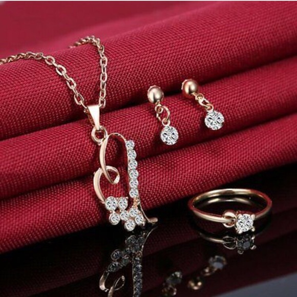 SALE 18 Karat yellow gold plated heart jewelry set - Picture 1 of 2